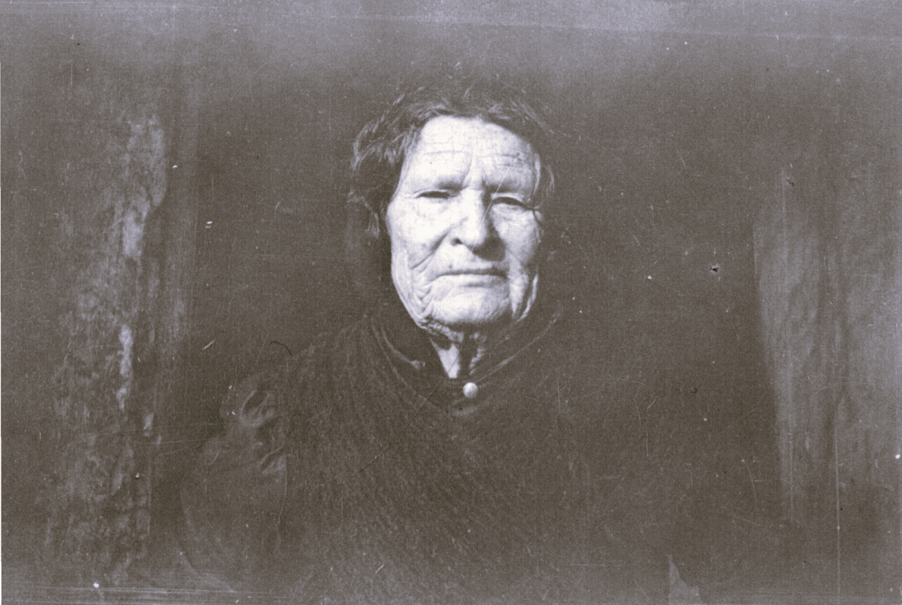 Figure 3. Romani Gypsy Lucy Carter (1830–1912) photographed in Tintinhull, Somerset by Cecil Sharp in 1906 (courtesy of Vaughan Williams Memorial Library).