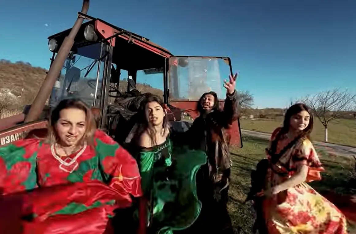 Figure 2. Romani women from Zakarpattia, including the author’s goddaughter, are featured alongside the famous Kyiv-based Romani singer Petya Chornyi in the music video for Oleksandr Ponomariov’s wartime song “Україна Переможе” (“Ukraine Will Win”; screenshot taken by the author on April 19, 2022).